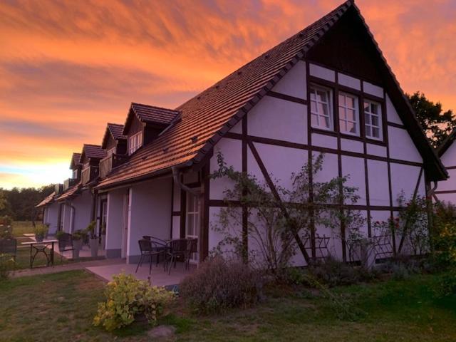 Landhotel Rosenhof Garni Am Plauer See Mit Ladesaeule Fuer E-Autos Quetzin エクステリア 写真