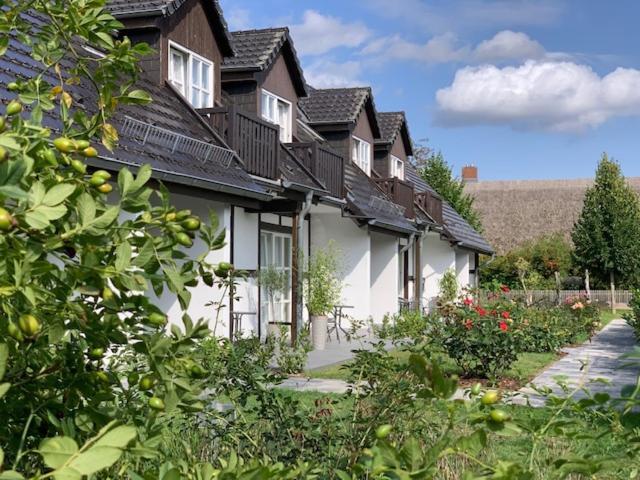 Landhotel Rosenhof Garni Am Plauer See Mit Ladesaeule Fuer E-Autos Quetzin エクステリア 写真