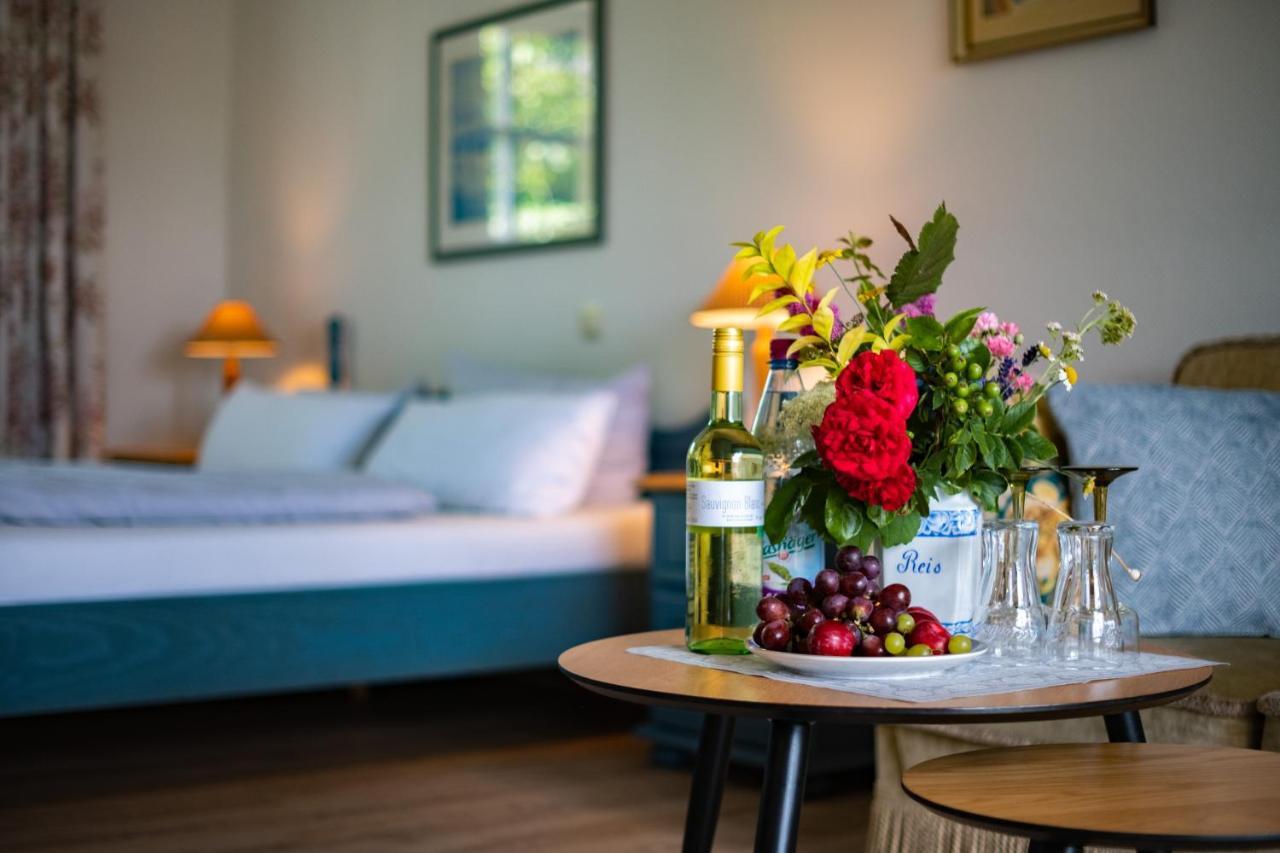Landhotel Rosenhof Garni Am Plauer See Mit Ladesaeule Fuer E-Autos Quetzin エクステリア 写真