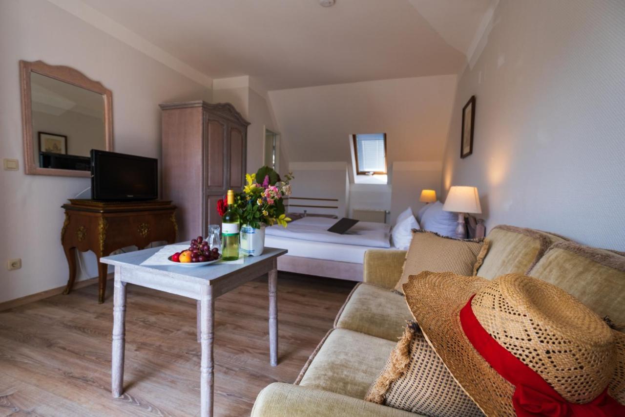 Landhotel Rosenhof Garni Am Plauer See Mit Ladesaeule Fuer E-Autos Quetzin エクステリア 写真
